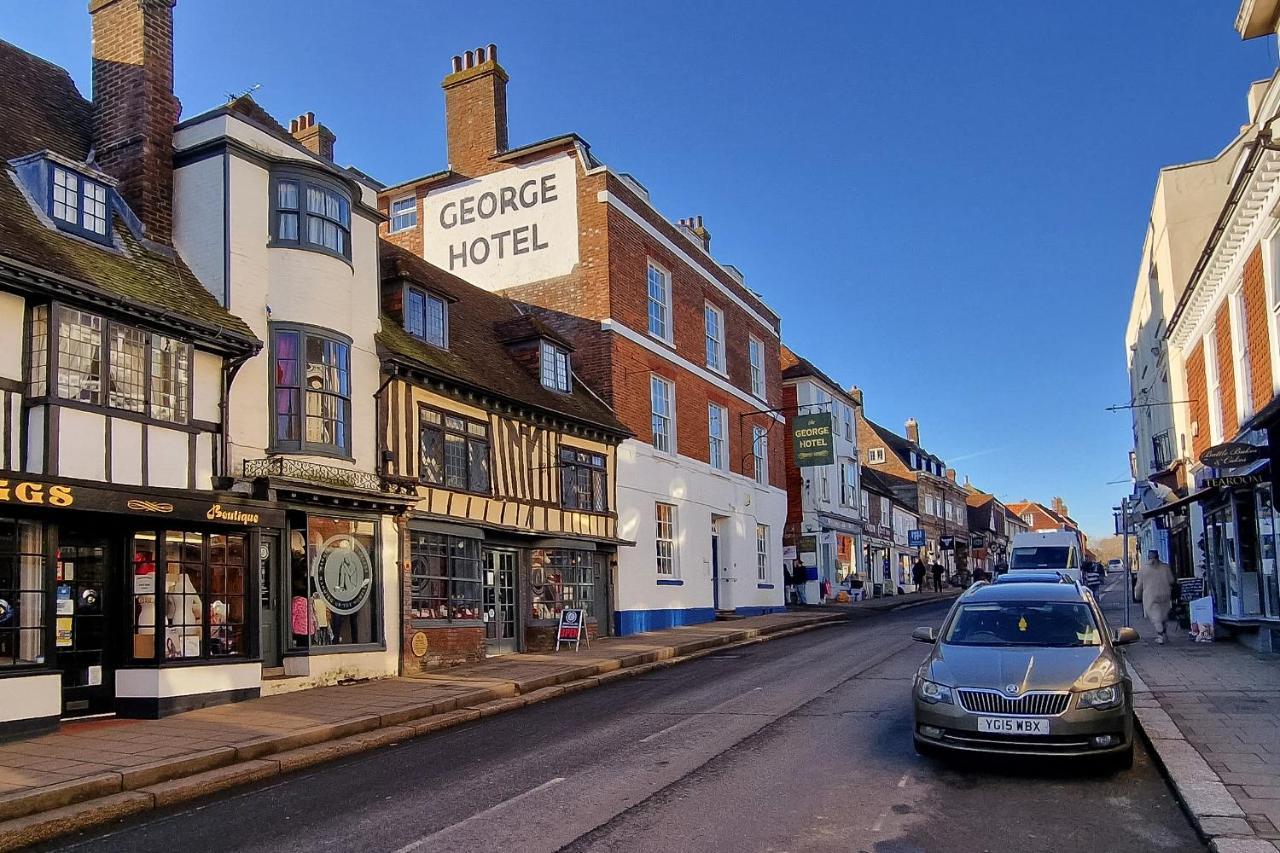 The George Hotel Battle Luaran gambar